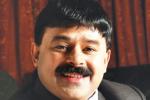 Indian man living on terrace, Dr K T Mohammed Rabeeh Rabeeullah, indian philanthropist gives rs 10 lakh to compatriot living on terrace in uae, Eul Indian man living on terrace, Dr K T Mohammed Rabeeh Rabeeullah, indian philanthropist gives rs 10 lakh to compatriot living on terrace in uae, Eul