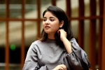 zaira wasim biography, zaira wasim dangal, zaira wasim quits bollywood to focus on her faith islam, Dangal