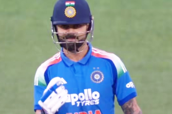 Virat Kohli smiles after scoring first run in Australia Tour Virat Kohli smiles after scoring first run in Australia Tour